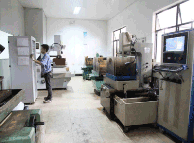 進口(kou)慢(man)走(zou)絲(si)設(she)備(bei)