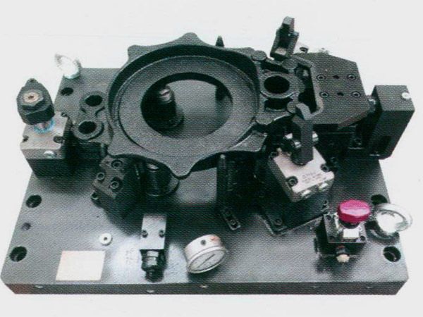 製動器(qi)底闆(ban)液(ye)壓裌具(ju)